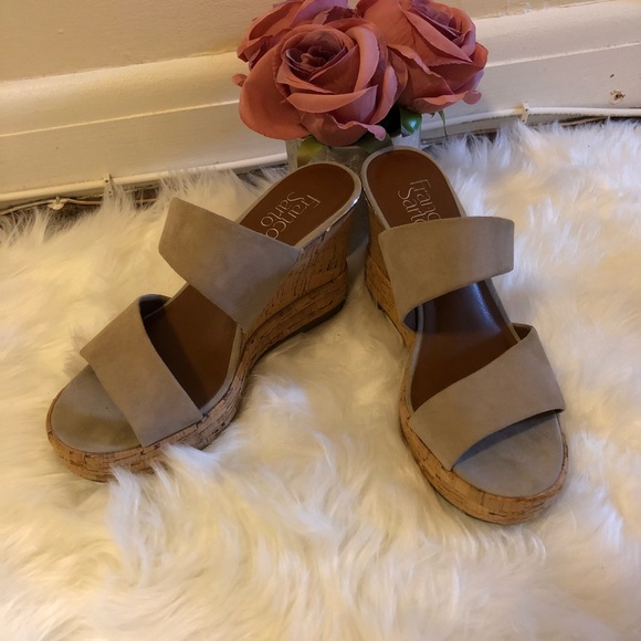 Tan wedge sandals - Picture 4 of 4